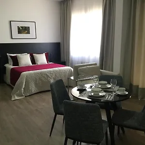 Large Holiday Apartments לרנקה